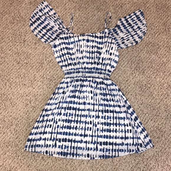 Printed Cold Shoulder Dress - Picture 7 of 12